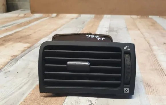 Toyota Avensis T250 Dash center air vent grill 8518