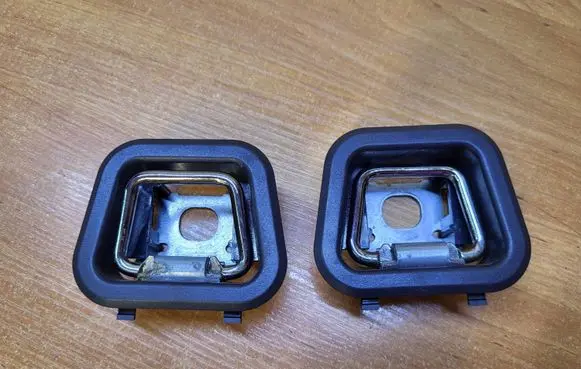 Volvo XC60 Parcel shelf load cover mount bracket 