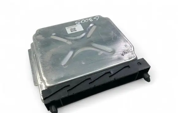 Volvo V70 Engine control unit/module ECU 30684877A