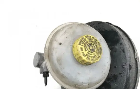Volkswagen PASSAT B5 Master brake cylinder