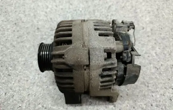 Opel Corsa D Generator/alternator 13222930