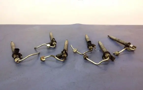 BMW 7 G11 G12 Fuel injector 0445118