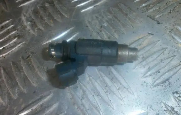 Mazda 626 Fuel injector inp781