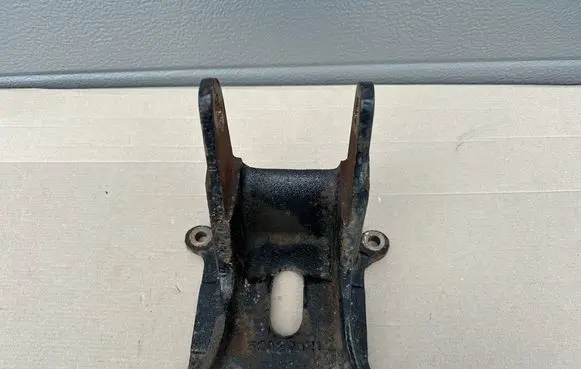 Jeep Cherokee XJ Engine mount bracket 52020021