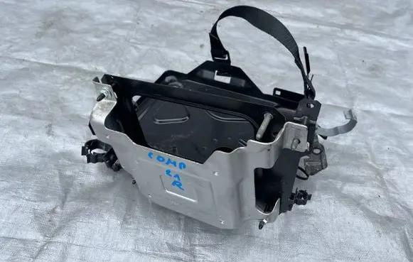 Jeep Compass Battery box tray JEEP COMPASS II LIFT OBUDOWA AKUMULATORA KOMPUTERA 1.3 HYB. 21