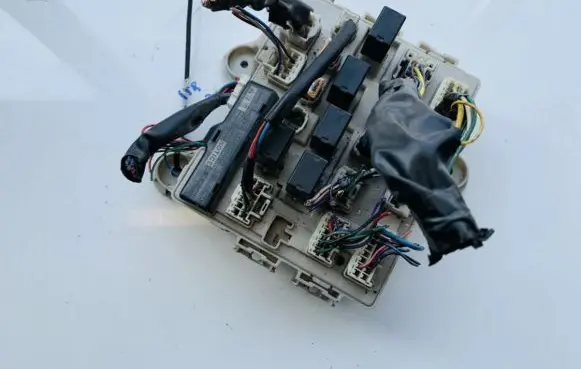 Toyota Previa (XR30, XR40) II Fuse box set 8922128040 1a290094