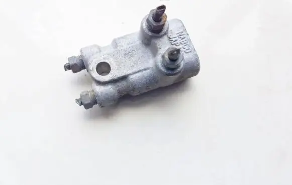 Subaru Forester SG Air suspension compressor 