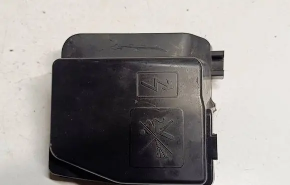 Renault Captur Fuse box cover 243825499RS5 243825499R