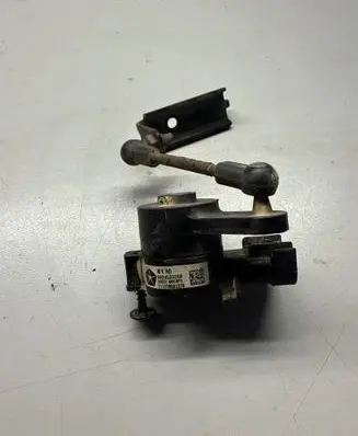 Dodge Durango Rear air suspension level height sensor 68245332AB 111218601376