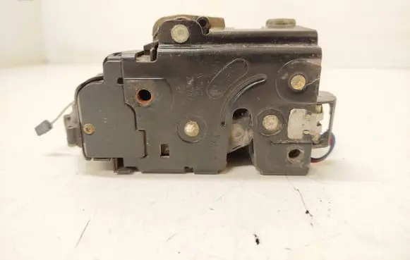 Skoda Fabia Mk1 (6Y) Front door lock PA66307GF