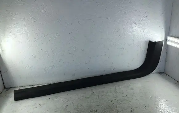 Chevrolet Camaro Front sill trim cover 84078878