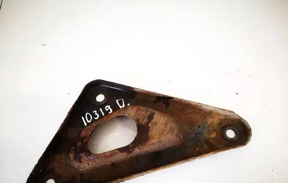 Engine mounting bracket