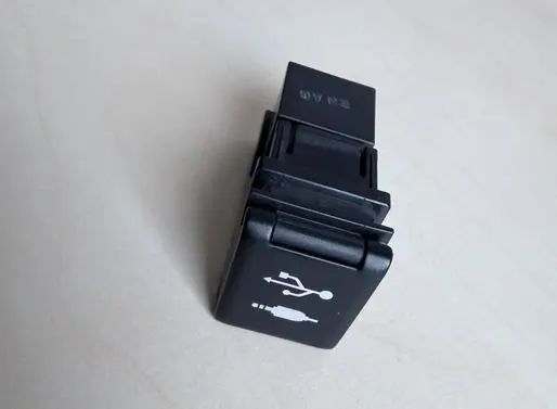 Toyota RAV 4 (XA50) USB control unit 8619012040