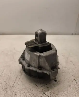 BMW 4 G22 G23 G24 G26 Engine mount bracket 7581622