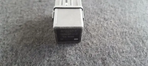 Mitsubishi Space Star Other relay MB953381 V23134-B52-X240