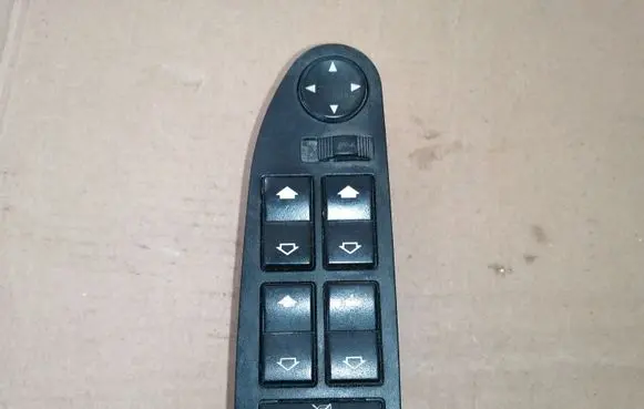 BMW 5 E39 Electric window control switch 8368966