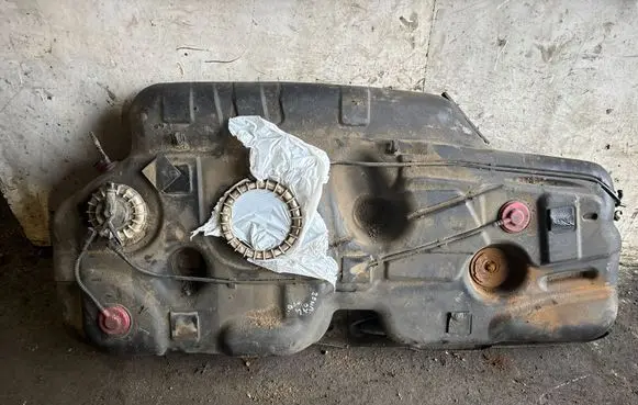 Toyota Sienna XL20 II Fuel tank 