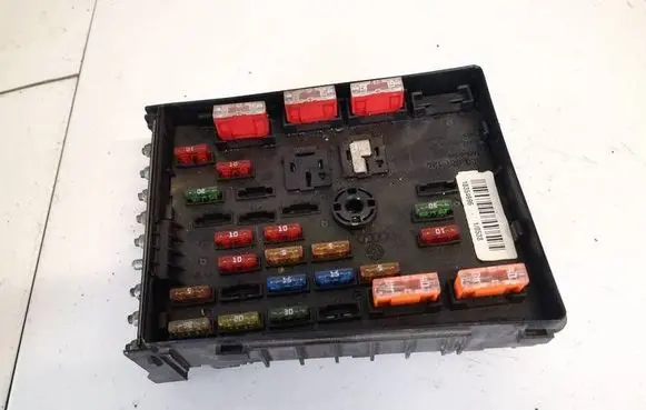 Volkswagen PASSAT B6 Fuse box set 3c0937125