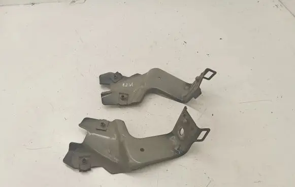 Opel Insignia A Fender mounting bracket