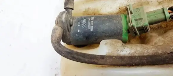 Peugeot 406 Windscreen/windshield washer pump