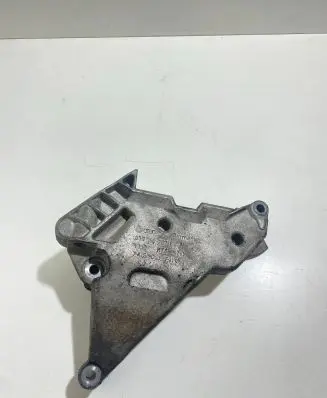 Volkswagen PASSAT B6 Engine mounting bracket 03G199207E