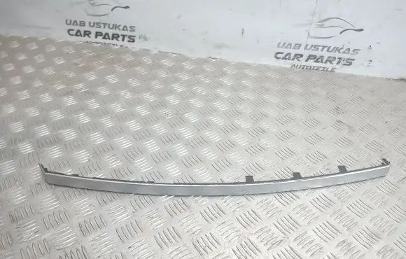 Dashboard glove box trim