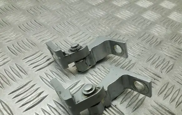 Volkswagen Jetta VI Rear door hinge set 8K0831402A 8K0831402D