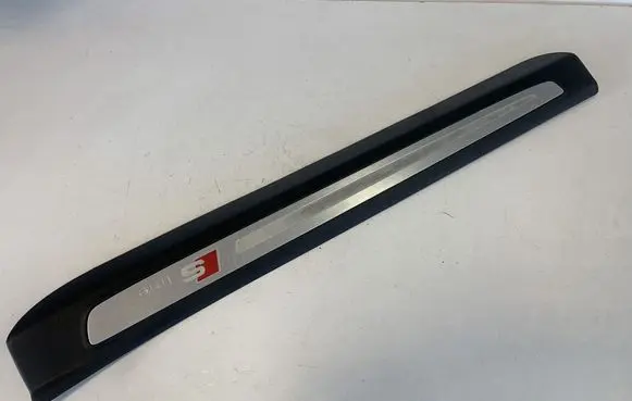 Audi Q7 4L Front sill trim cover 4L0853373F
