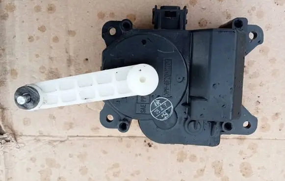 Toyota Avensis T250 Air flap motor/actuator 0637008680