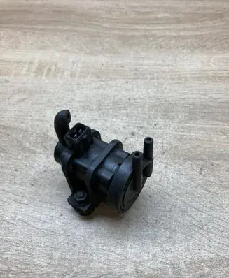 Renault Laguna I Vacuum valve 7700867443B