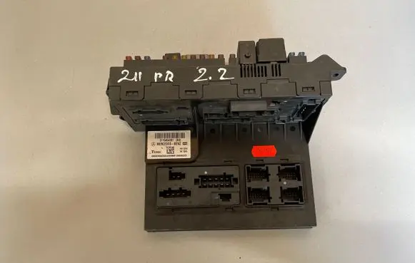 Mercedes-Benz E W211 SAM control unit 2115454301
