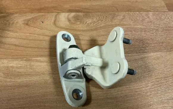 Mercedes-Benz E W212 Rear door upper hinge A047058