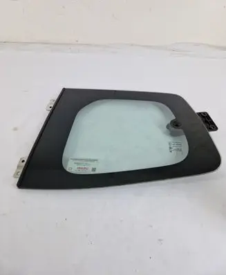 Isuzu D-Max Rear side window