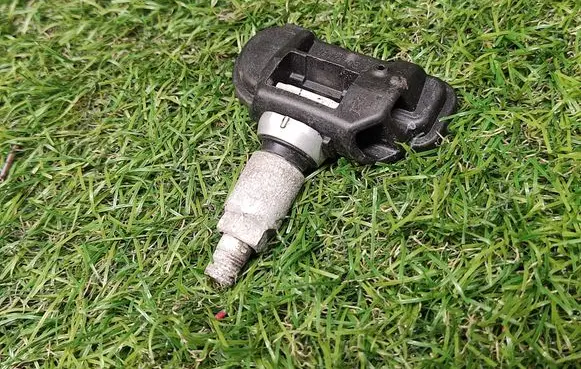 Mercedes-Benz GL X166 Tire pressure sensor A0009050030