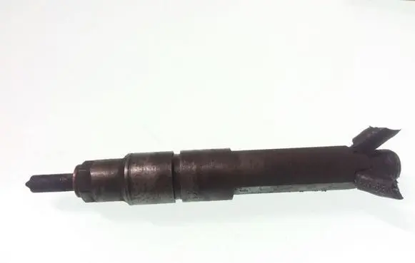 Volkswagen Golf III Fuel injector 028130201T