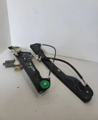 BMW X3 E83 Front door window regulator with motor 7060266