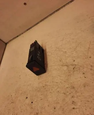 Volkswagen PASSAT B5.5 Hazard light switch 3B0953235