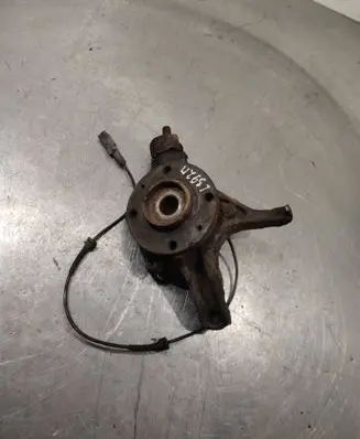 Peugeot 308 Front wheel hub spindle knuckle