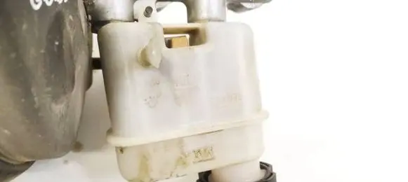 Brake fluid reservoir