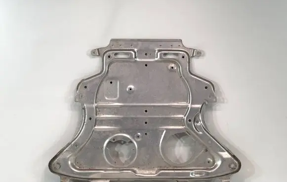 BMW 5 GT F07 Engine splash shield/under tray 6887546