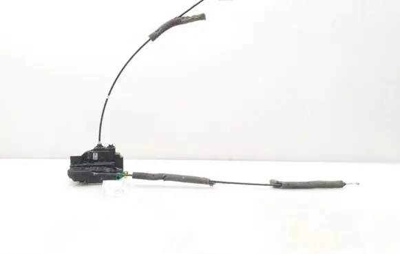 Nissan Pathfinder R51 Front door lock 