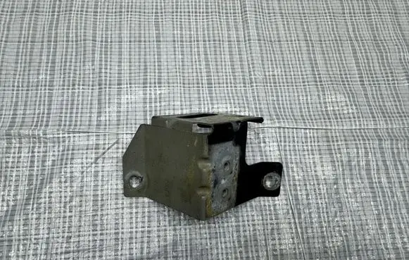 Maserati Grecale Fender mounting bracket C907