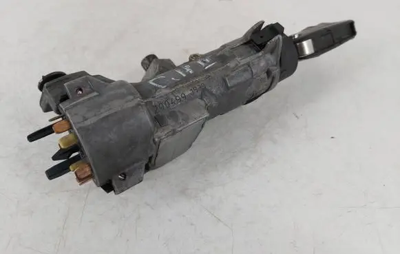 Volkswagen Golf IV Ignition lock 4B0905851C