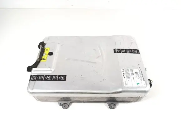 Voltage converter inverter