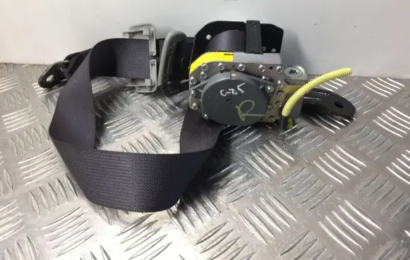 Lexus IS 220D-250-350 Front seatbelt C8099