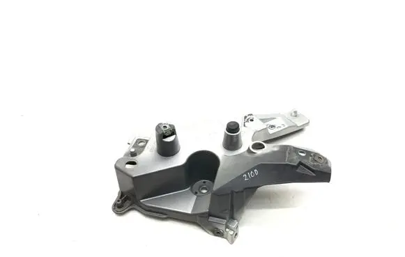Volvo XC60 Fender mounting bracket 32211308