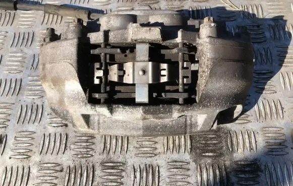 Mercedes-Benz C W205 Front brake caliper
