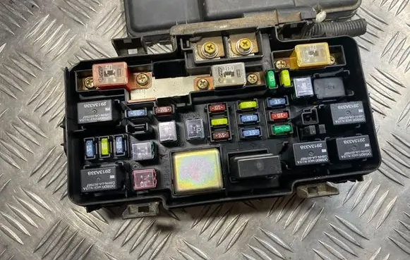 Honda Civic Fuse module 57730221 S6FG4 T6150204
