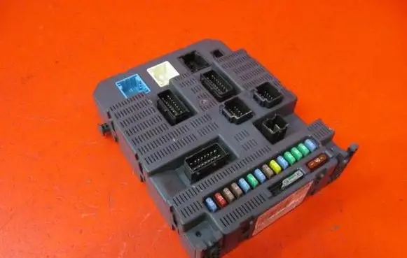 Citroen C8 Fuse module 9663798480