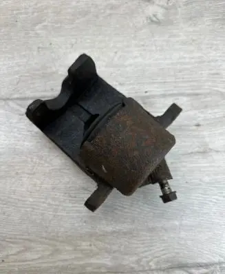 Toyota RAV 4 (XA20) Front brake caliper